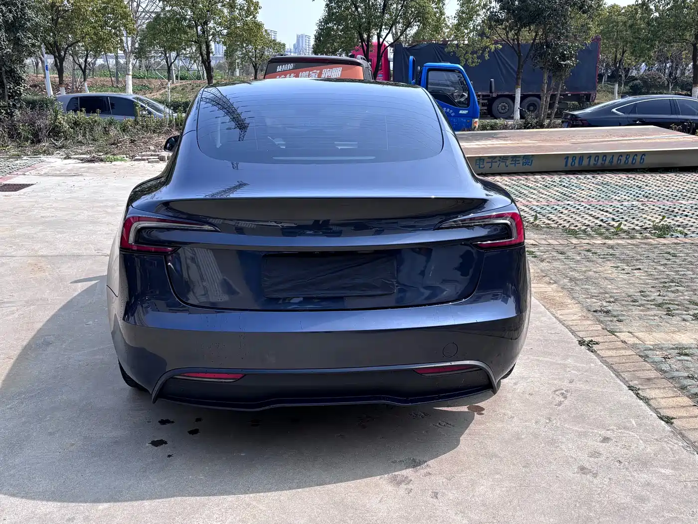 TESLA MODEL 3
