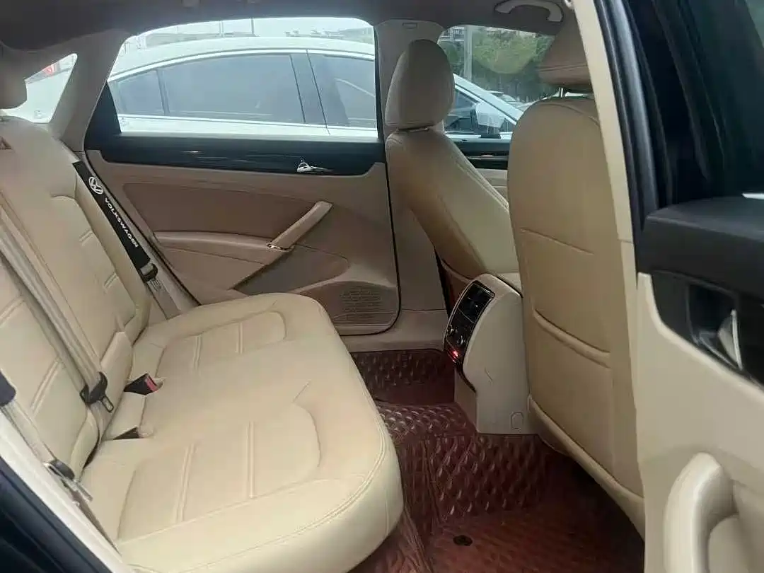 Volkswagen Passat 2014 1.8TSI Automatic Honor Edition фото 6
