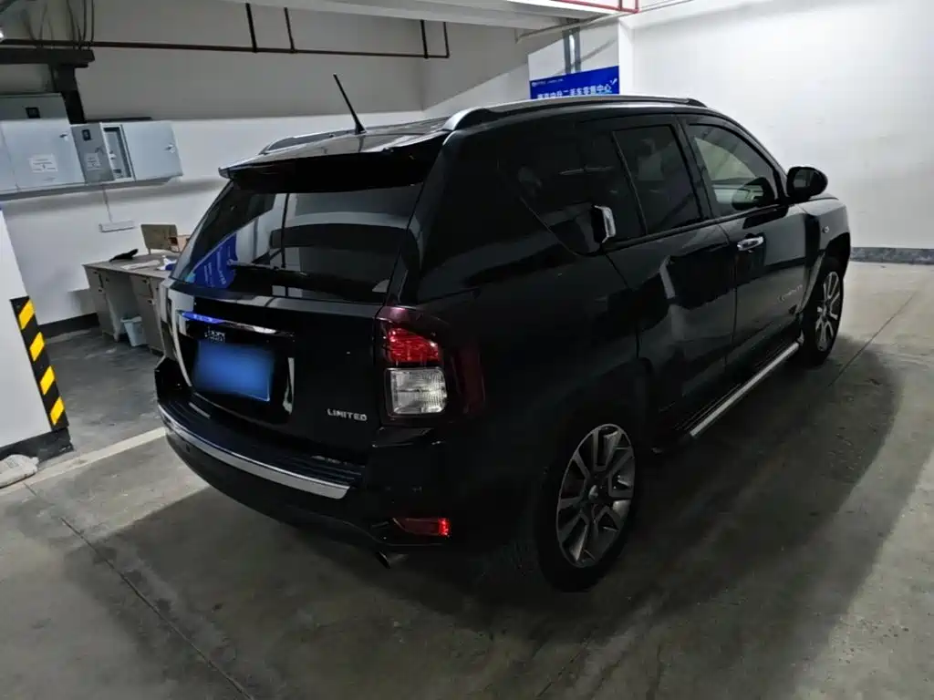 Jeep Compass (Import) 2014 2014 Facelift 2.4L 4WD Luxury Navigation Edition