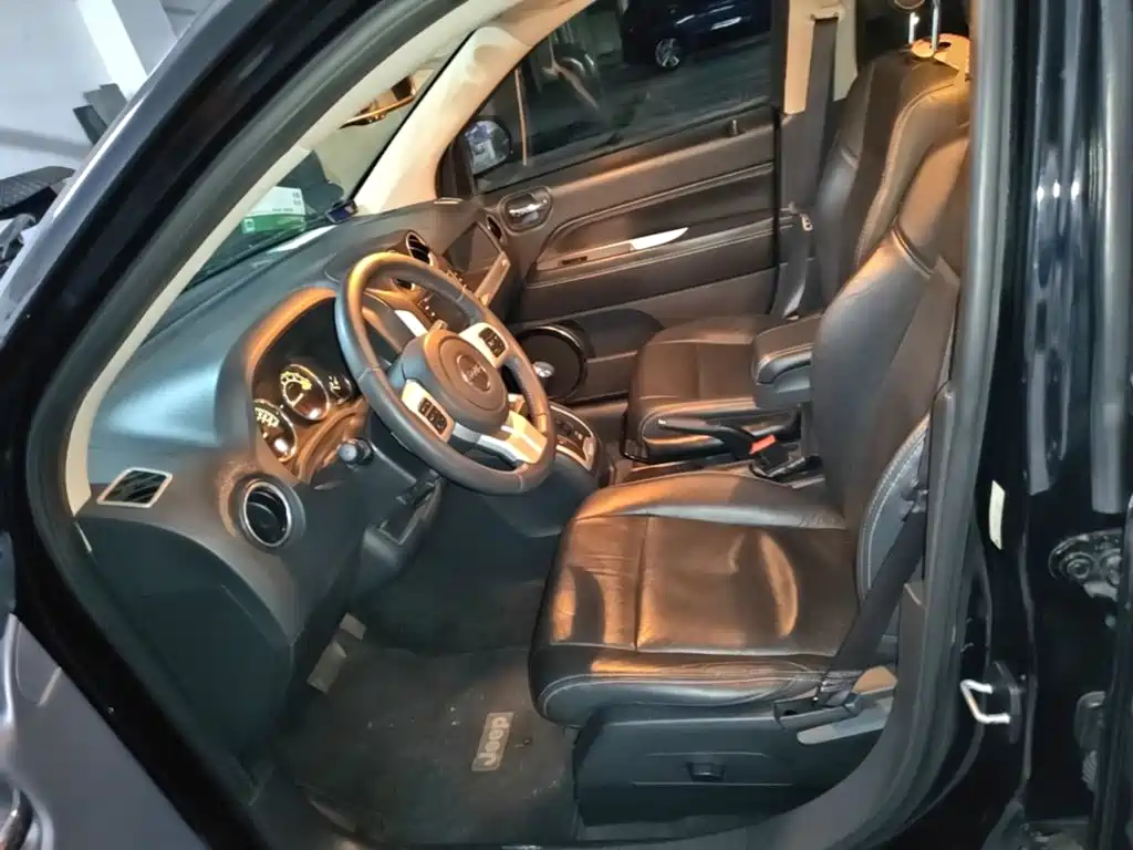Jeep Compass (Import) 2014 2014 Facelift 2.4L 4WD Luxury Navigation Edition