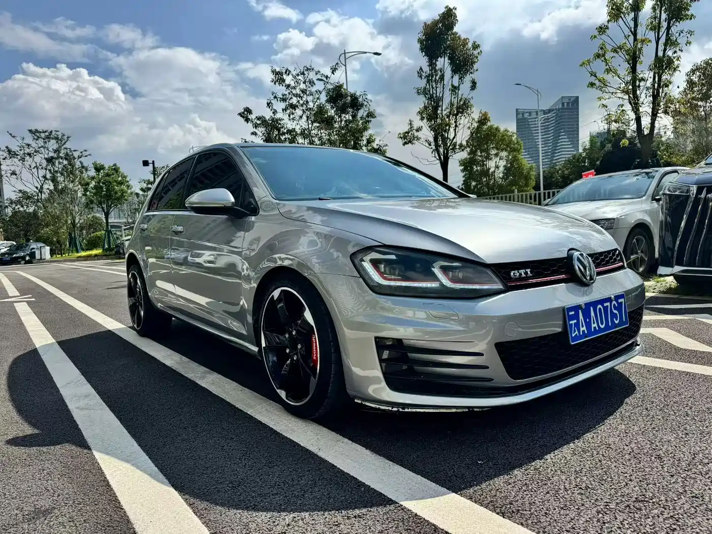 Photo 3 - Volkswagen Golf