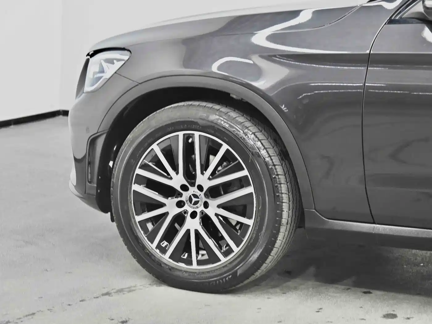 Mercedes-Benz GLC Coupe 2023 Model GLC 260 4MATIC Coupe SUV фото 29