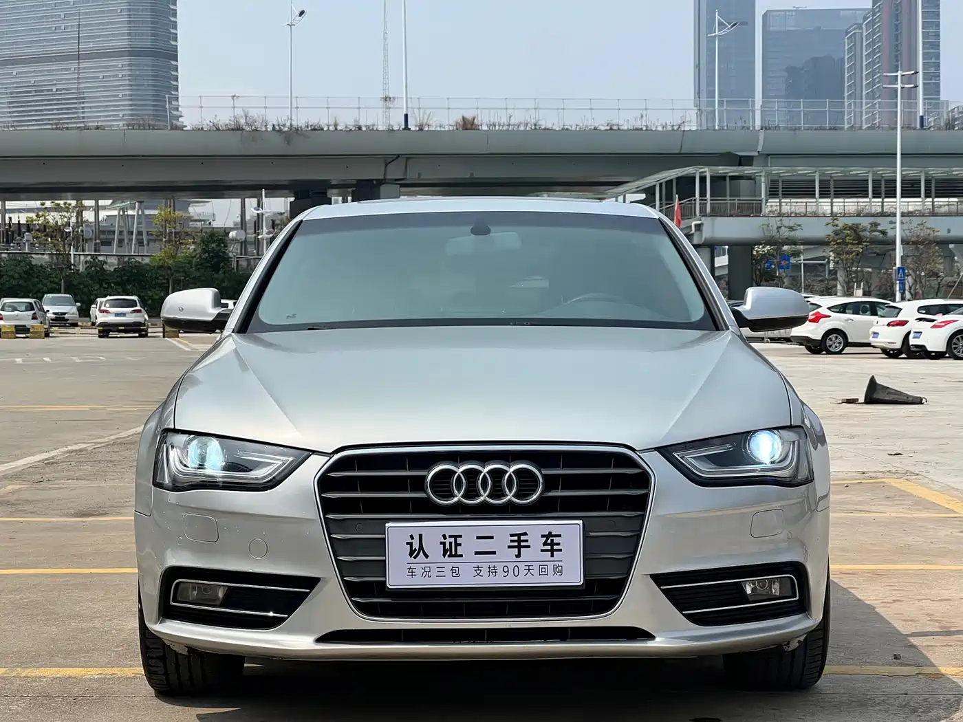 Audi A4L 2013 35 TFSI Automatic Comfort фото 2