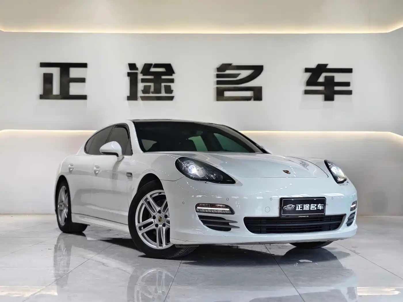 Porsche Panamera 2011 2010 Panamera 4 3.6L