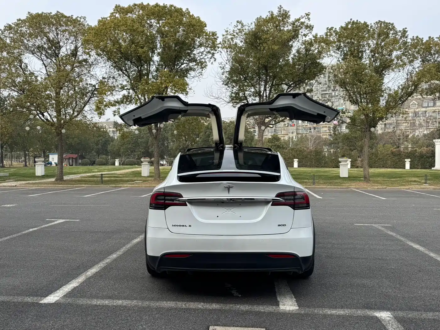 TESLA MODEL X