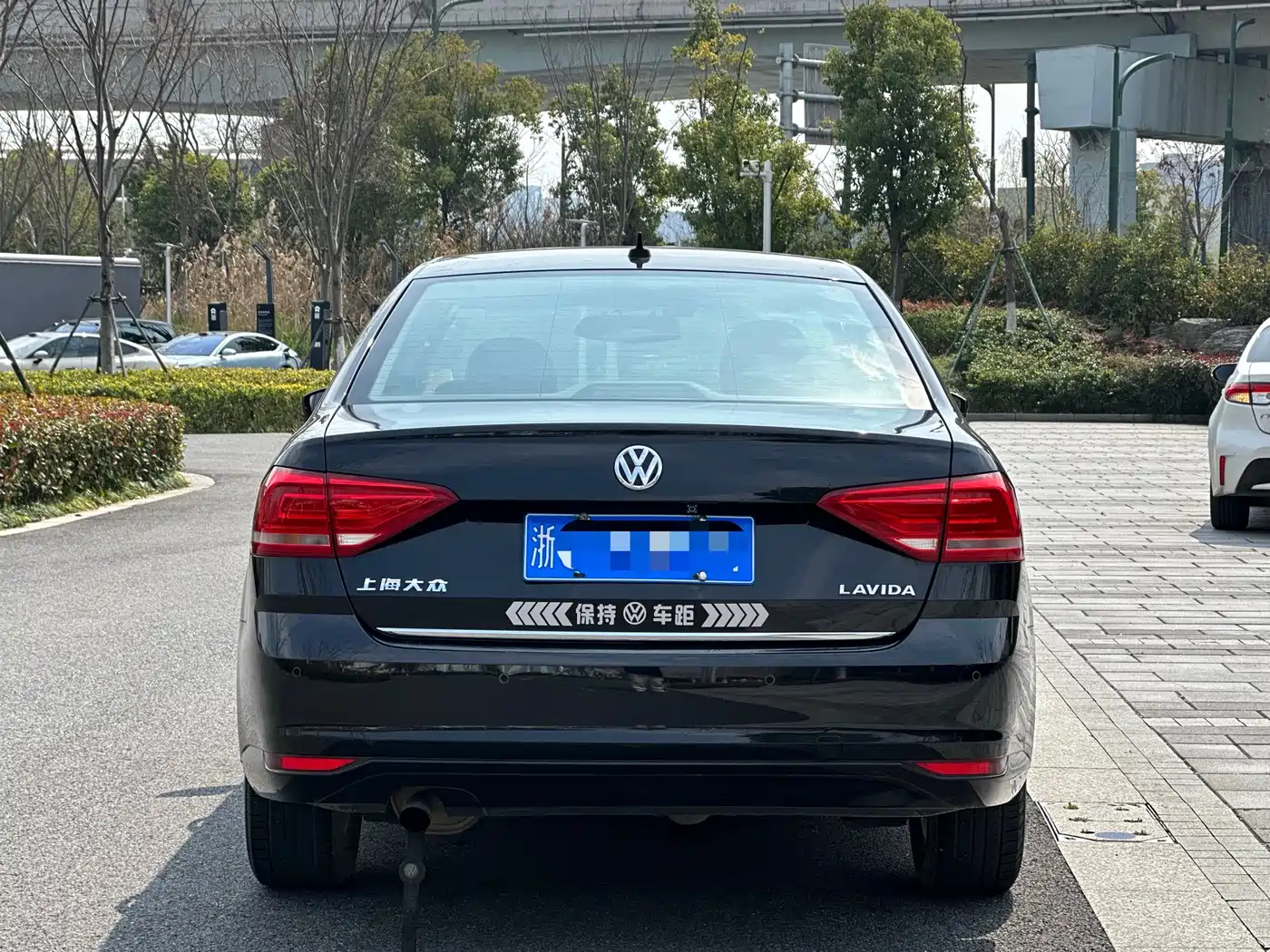 Volkswagen Lavida 2015 1.6L Automatic Comfort Edition фото 5