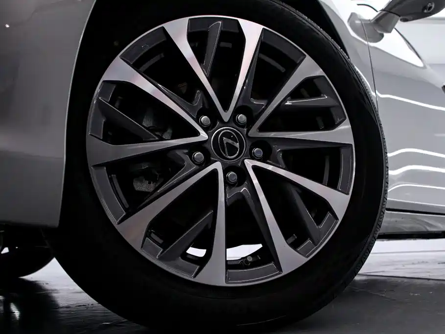 Lexus ES 2026 2025 200 Ultimate Edition