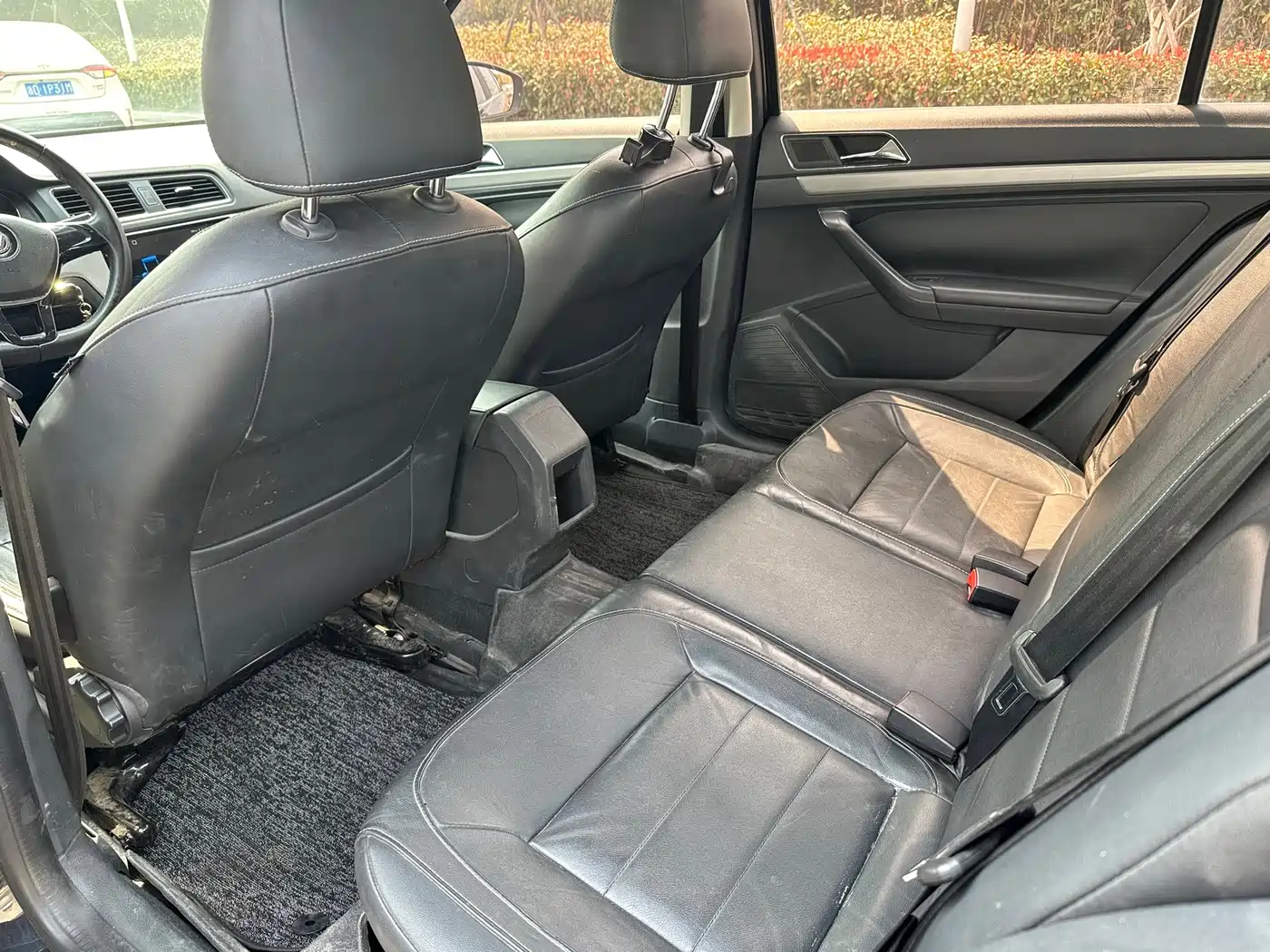 Volkswagen Lavida 2015 1.6L Automatic Comfort Edition фото 10
