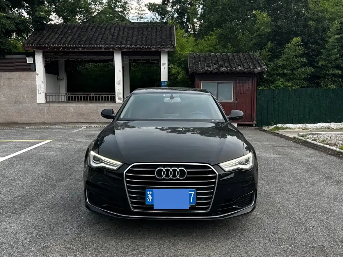 Фото 1 - Audi A6L