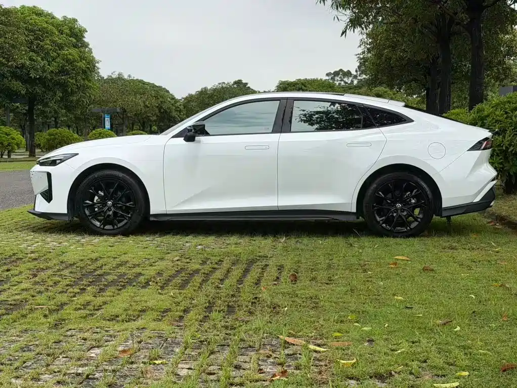 Changan UNI-V 2025 2024 1.5T Premium
