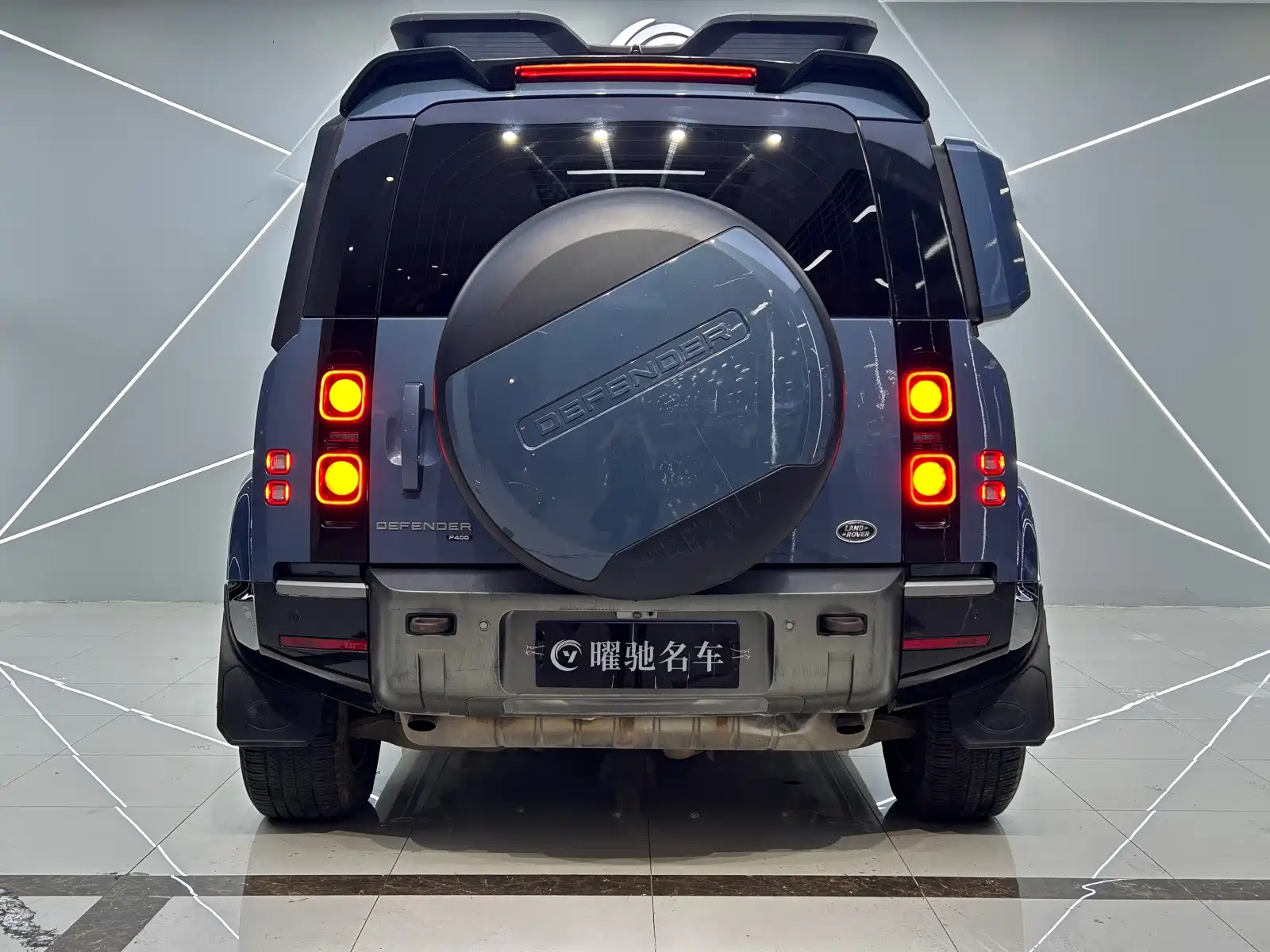 Photo 5 - Land Rover Defender