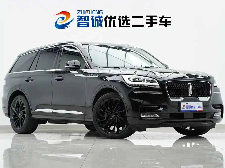 Фото 36 - Lincoln Aviator