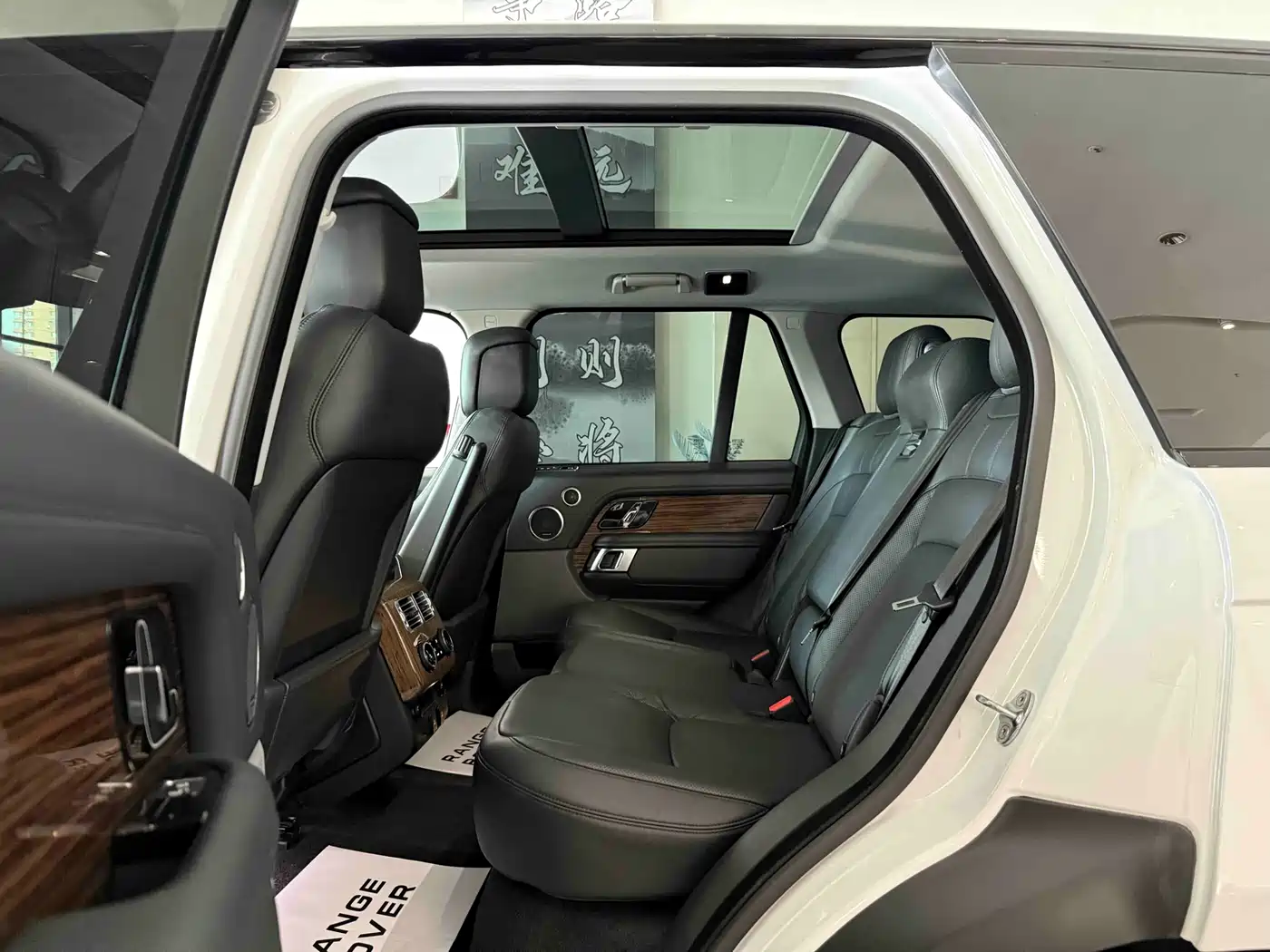 Land Rover Range Rover 2019 3.0 SCV6 Heritage Edition фото 14