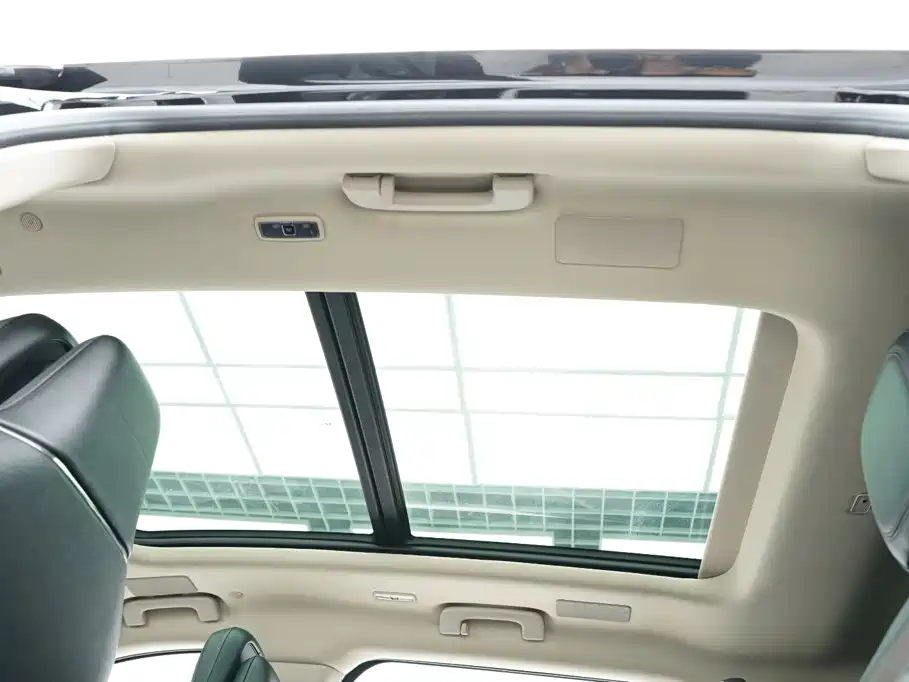Фото 27 - Lincoln Aviator