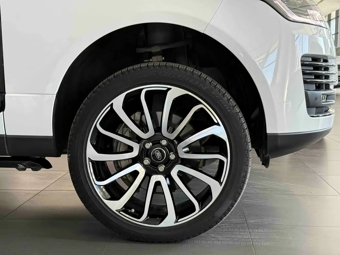 Land Rover Range Rover 2019 3.0 SCV6 Heritage Edition фото 4
