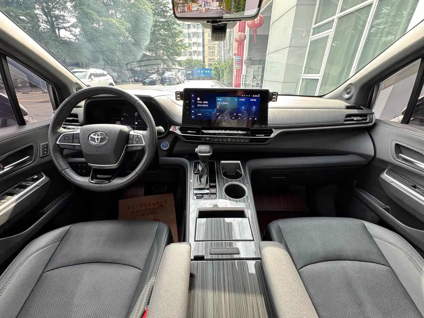Фото 13 - Toyota Sienna
