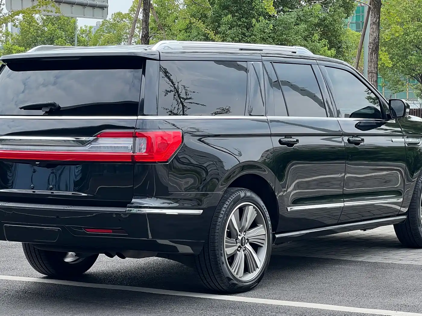 Фото 17 - Lincoln Navigator