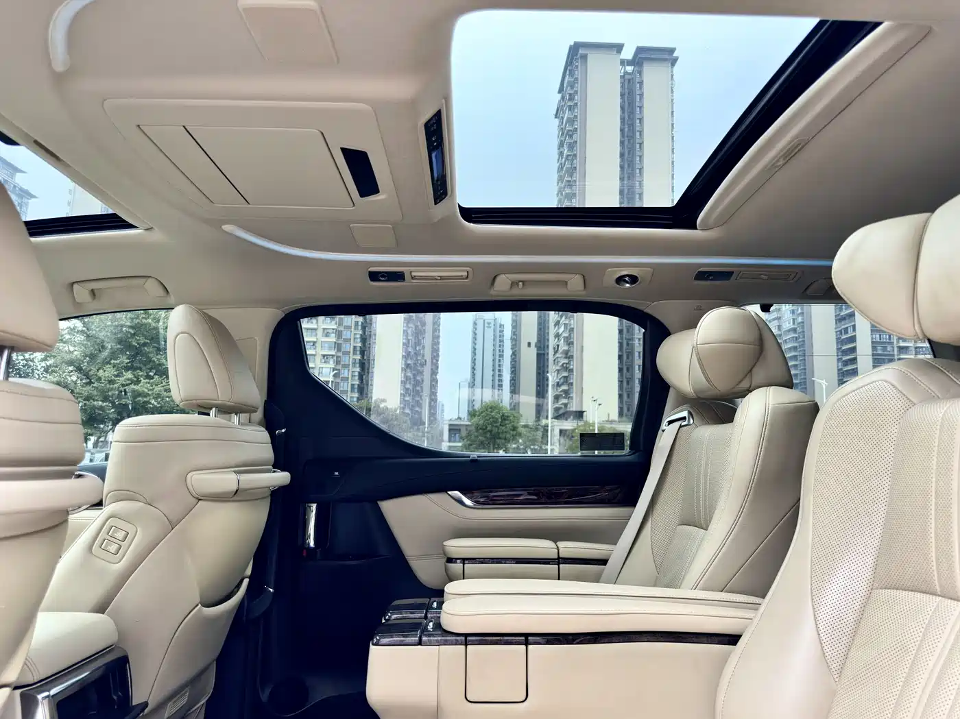 Toyota Alphard 2018 Facelift 3.5L Premium Edition фото 16