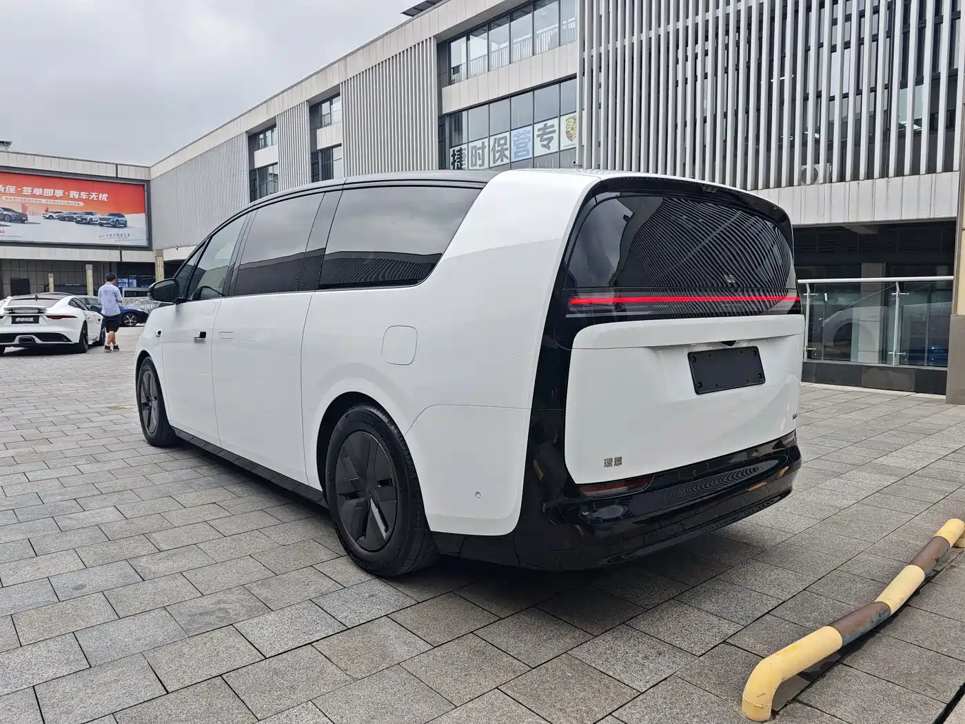 Li Auto MEGA 2025 2025 Model Home Family Special Edition