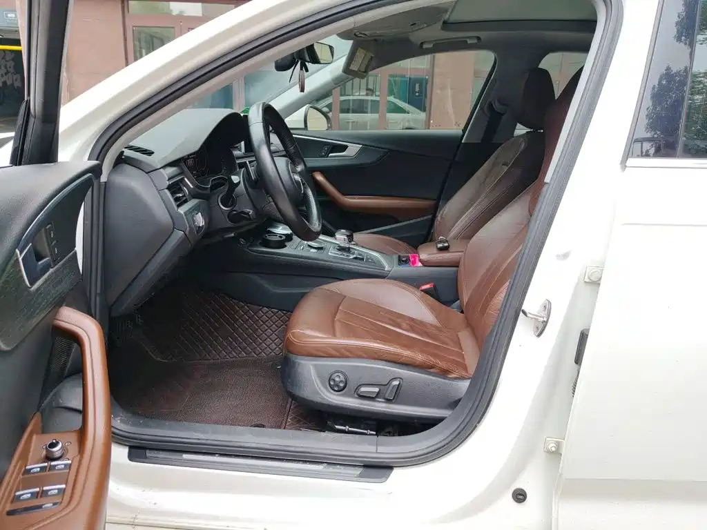 Photo 8 - Audi A4L