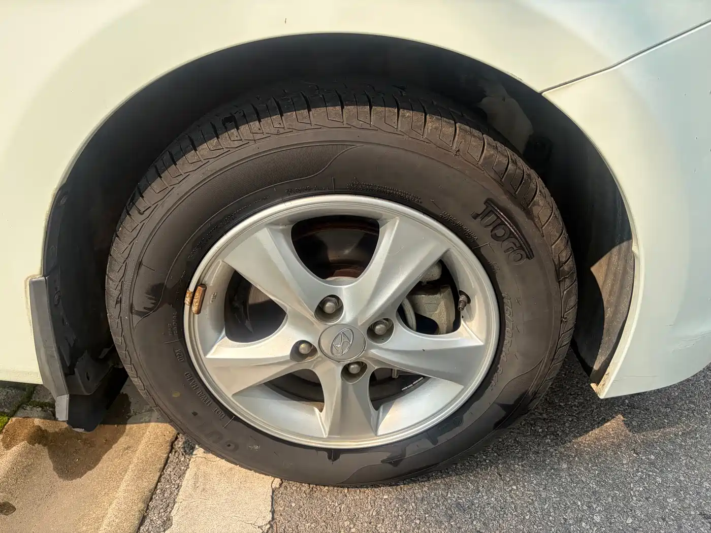 Hyundai Reina 2015 2014 Model 1.4L Automatic GLX