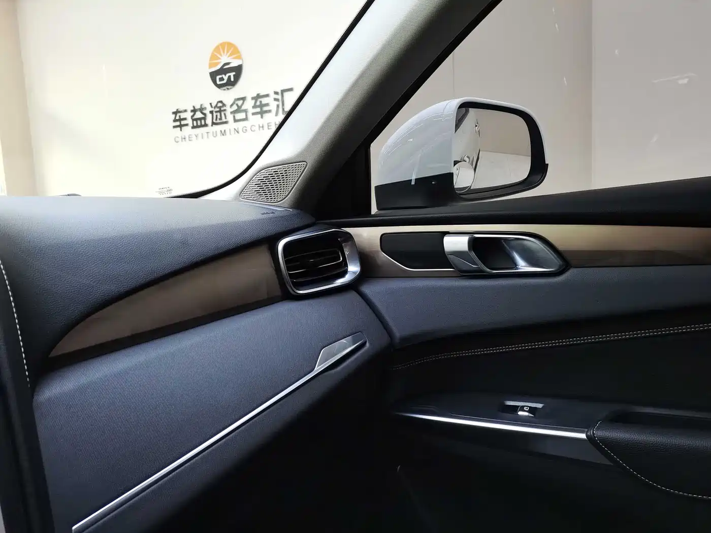 Lynk & Co 01 2017 2.0T 2WD фото 11