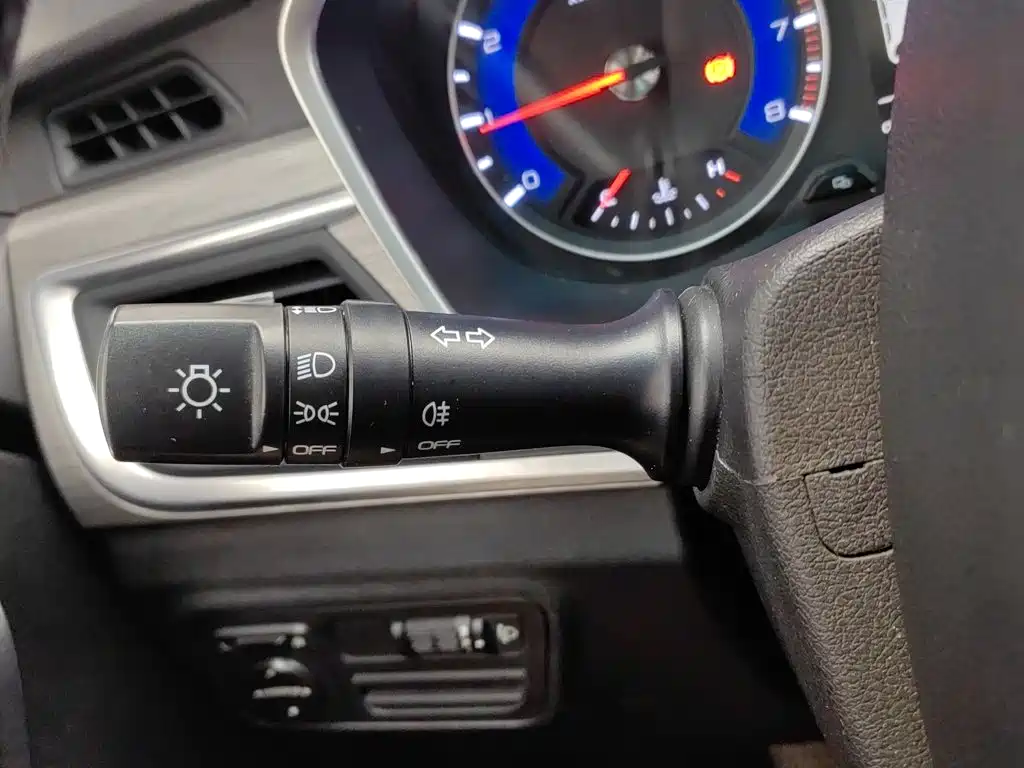 Фото 21 - Geely Vision X3