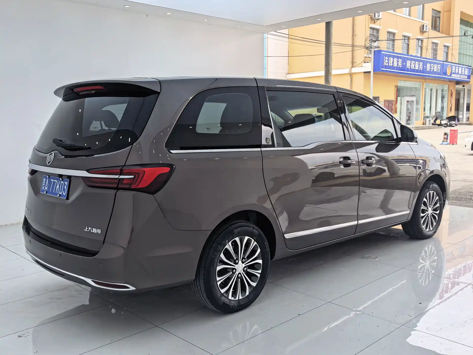 Фото 4 - Buick GL8