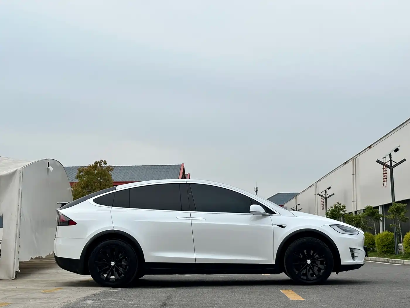 TESLA MODEL X