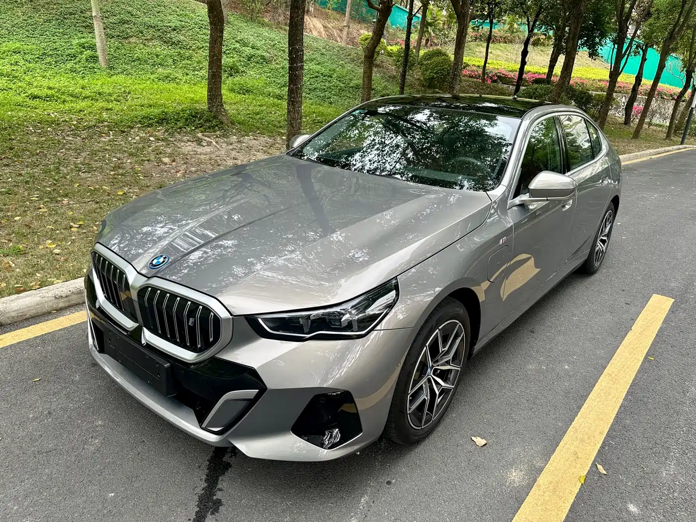 BMW I5