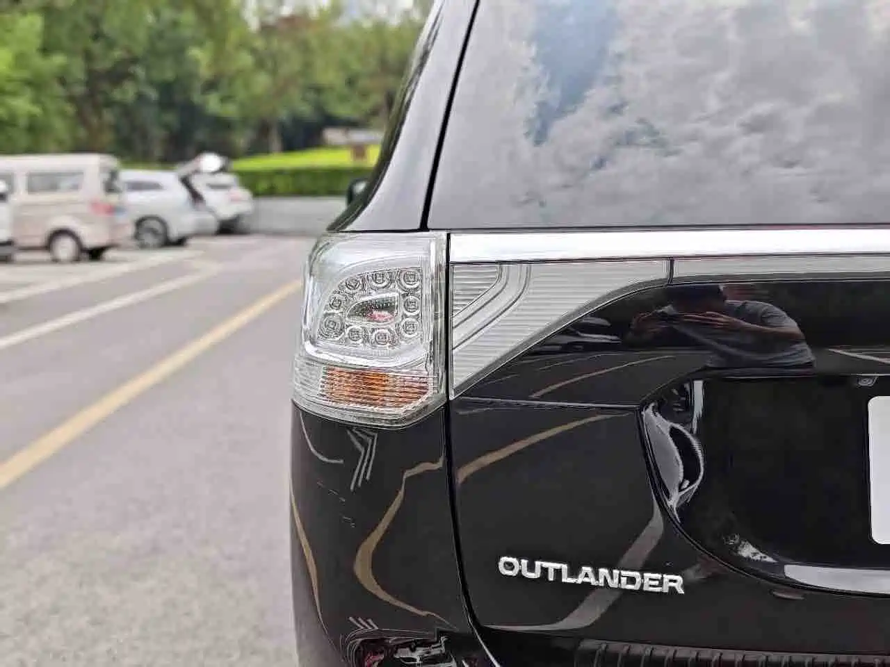 Mitsubishi Outlander (Import) 2015 2014 2.4L 4WD Luxury Value Edition 7-seater