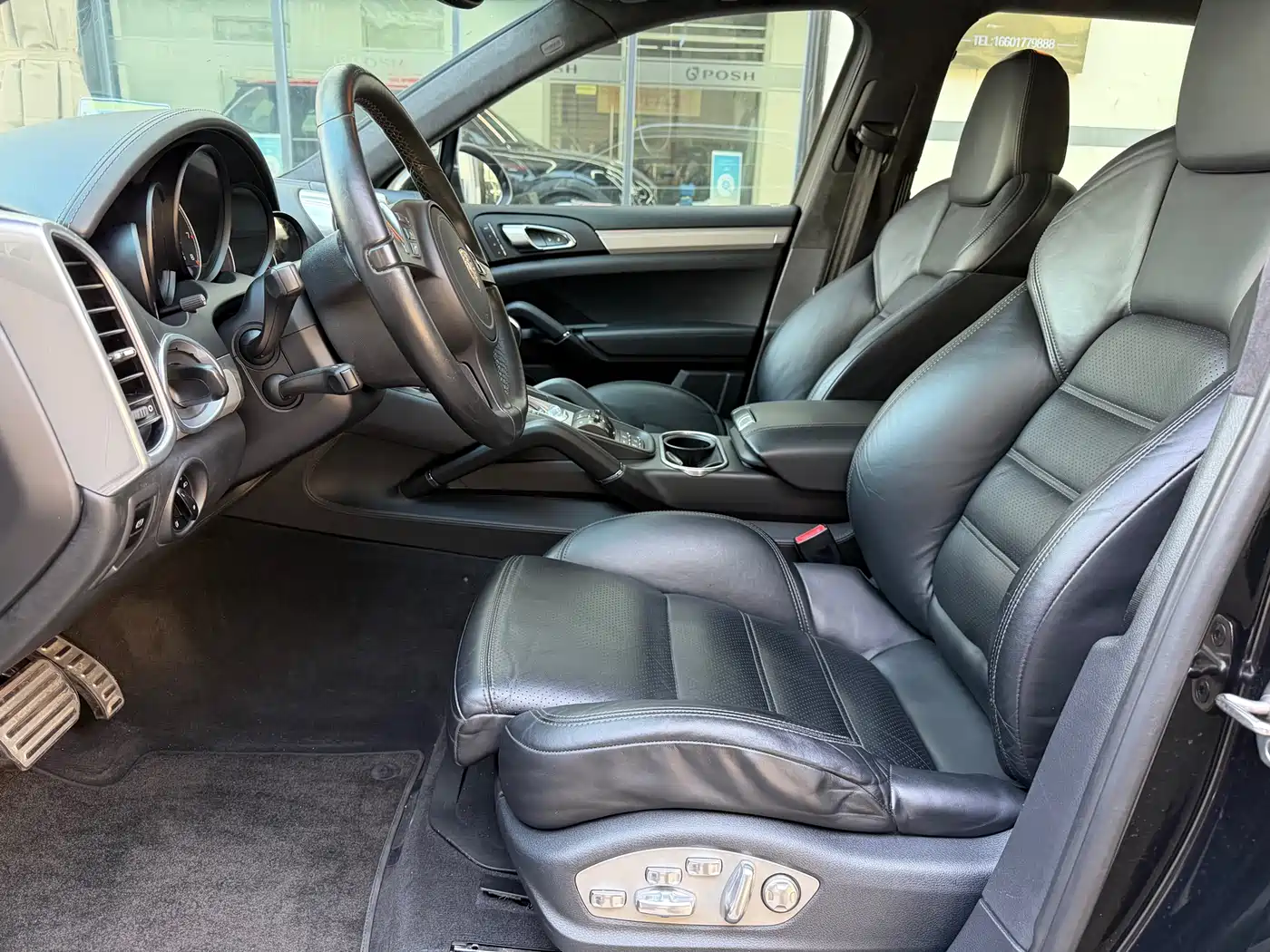 Porsche Cayenne 2011 Cayenne Turbo 4.8T фото 8