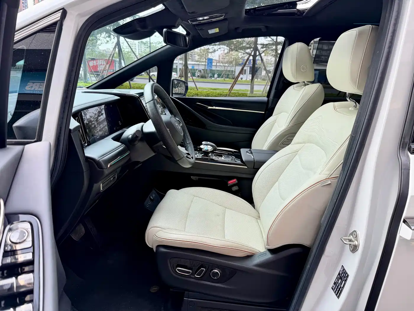 GAC Trumpchi Trumpchi M8 2023 Model Master Series 400T Flagship Edition фото 8