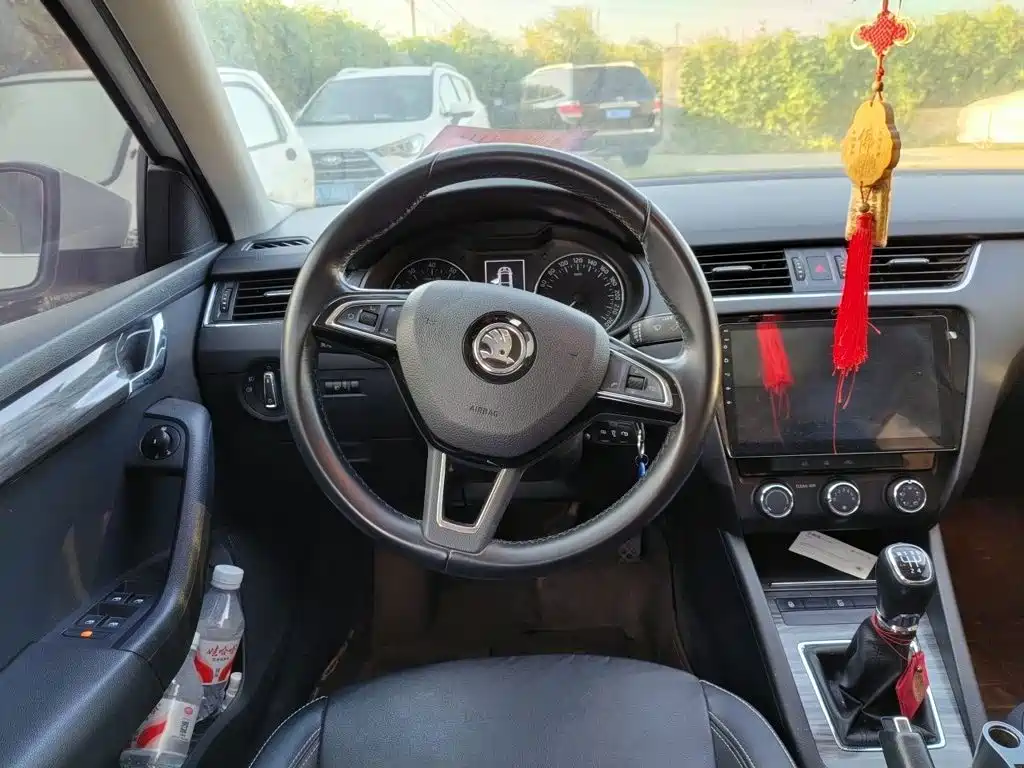 Фото 3 - Škoda Octavia