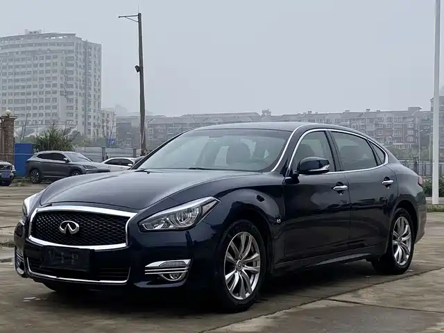 INFINITI Q70
