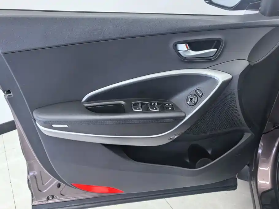 Hyundai Santa Fe 2014 2013 Model 2.4L Automatic 2WD Comfort