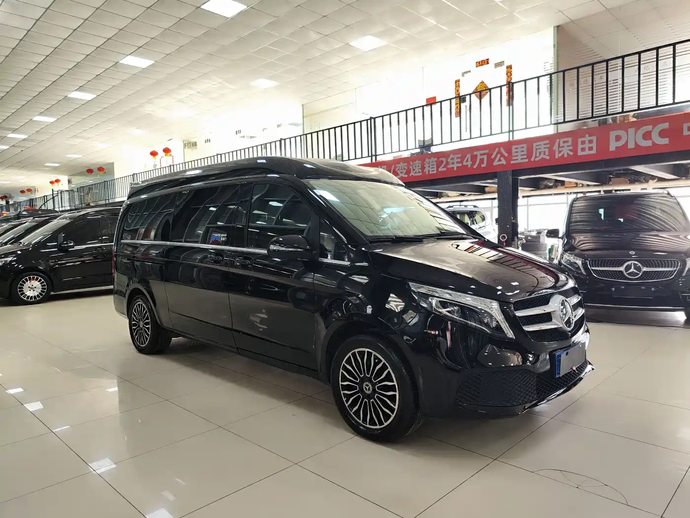 Mercedes-Benz V-Class 2022 V 260 L Long Wheelbase Prestige Edition фото 3