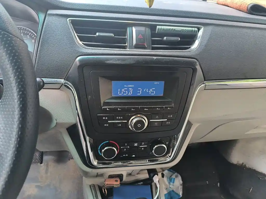 Jinbei New Hiace X30L 2021 2021 1.5L Fortune Non-AC Version Van China VI SWC15M