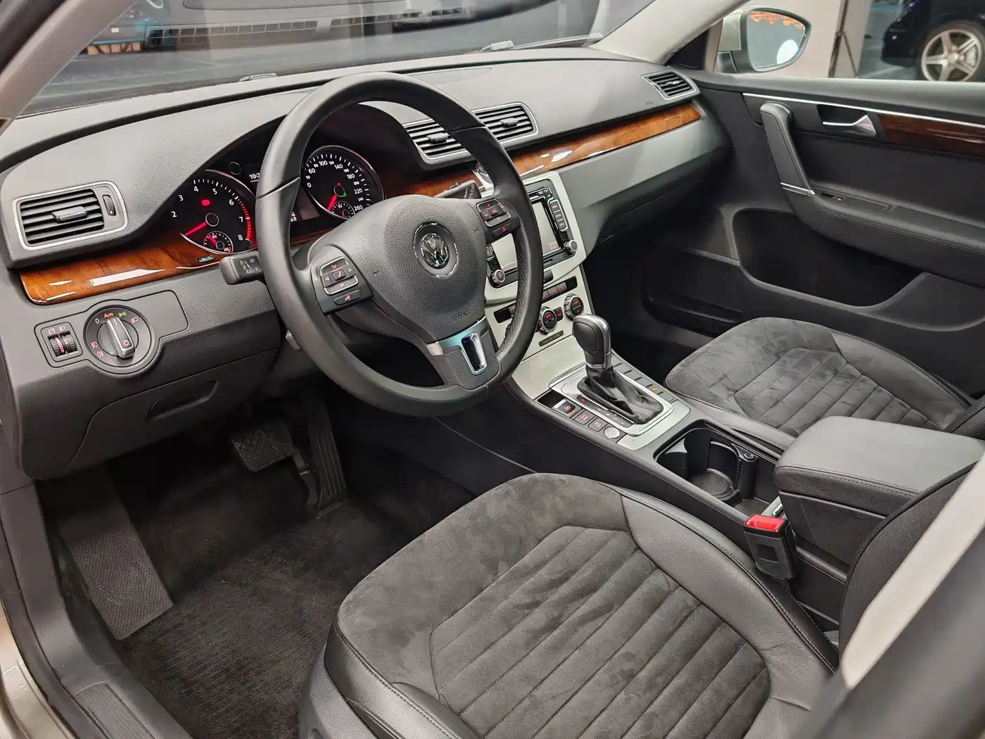Volkswagen Magotan (Import) 2012 Wagon 2.0TSI Comfort фото 13