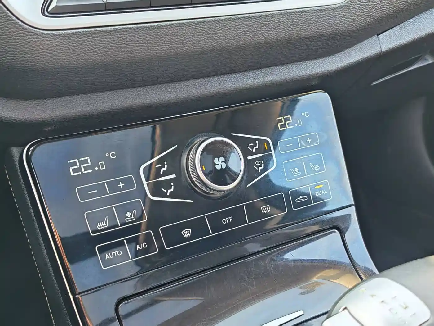 Hongqi H5 2018 30TD Smart Connected Royal Edition фото 21