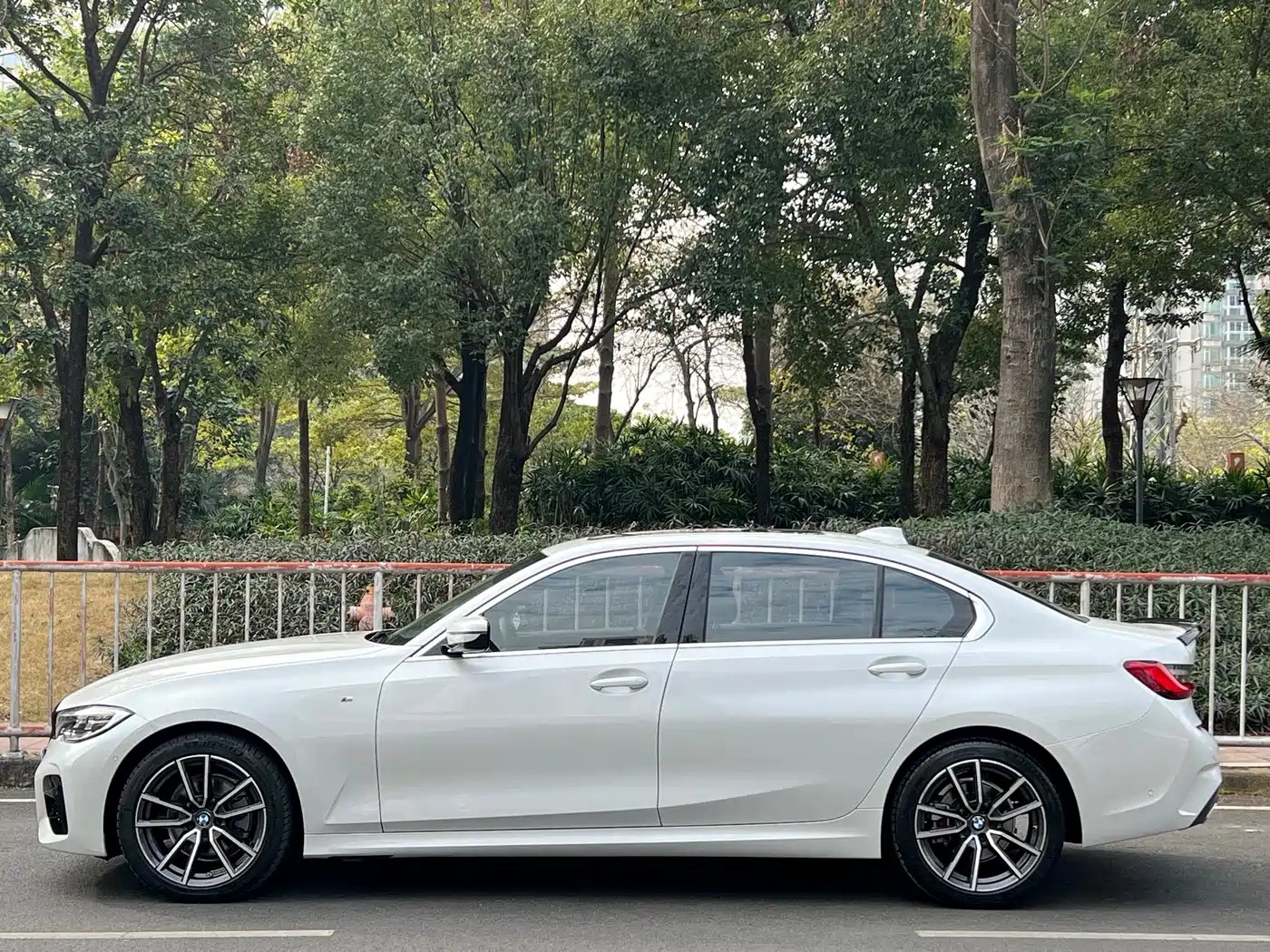 BMW 3 Series 2021 Second Facelift 325Li M Sport Package фото 2