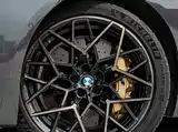 Photo 4 - BMW M8