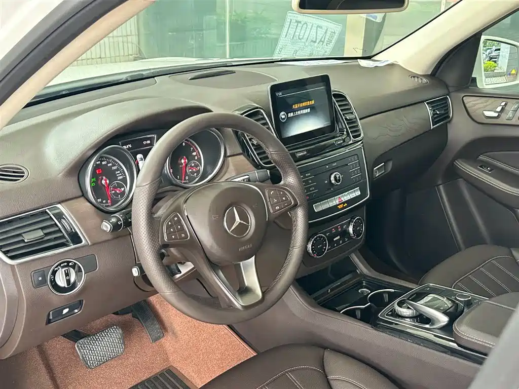Mercedes-Benz GLE 2017 GLE 320 4MATIC Luxury фото 5