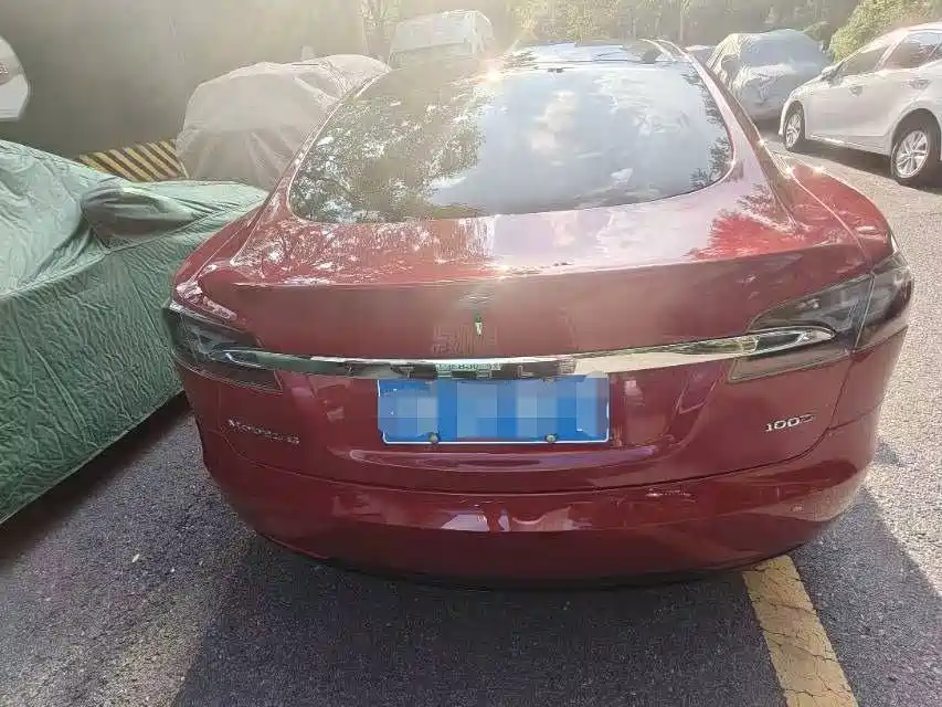Фото 8 - Tesla Model S
