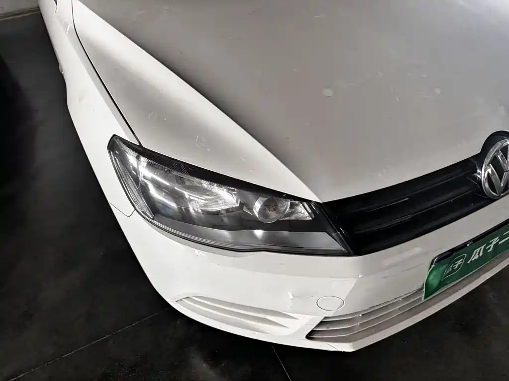 Photo 9 - Volkswagen Jetta