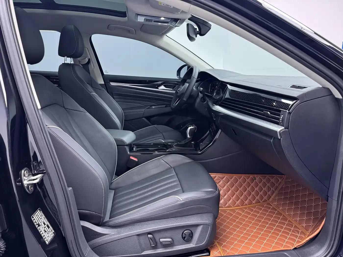 Volkswagen Passat 2023 330TSI Elite Edition фото 8