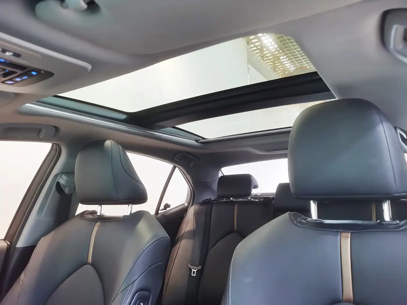 Toyota Camry 2021 Hybrid 2.5HG Luxury Edition фото 17