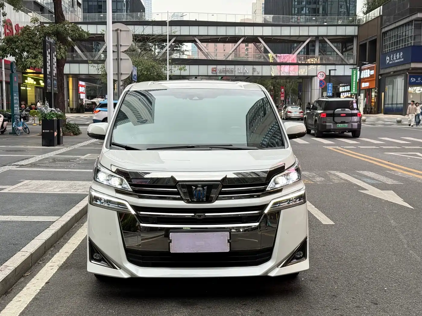 Toyota Vellfire 2021 Crown Hybrid 2.5L HV Premium Edition фото 3