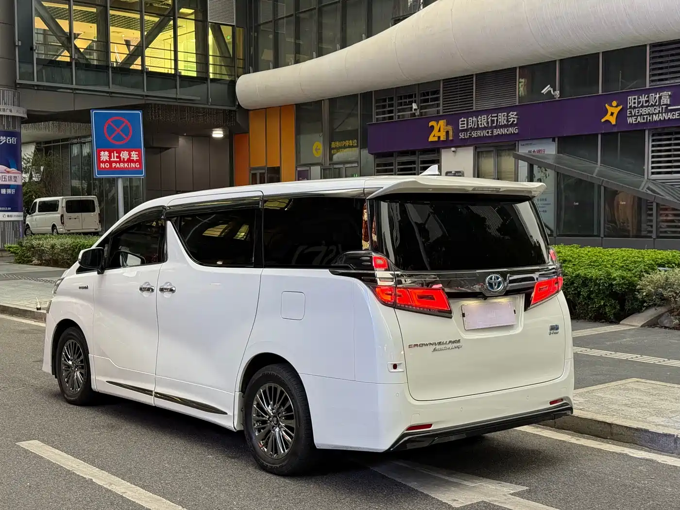 Toyota Vellfire 2021 Crown Hybrid 2.5L HV Premium Edition фото 23