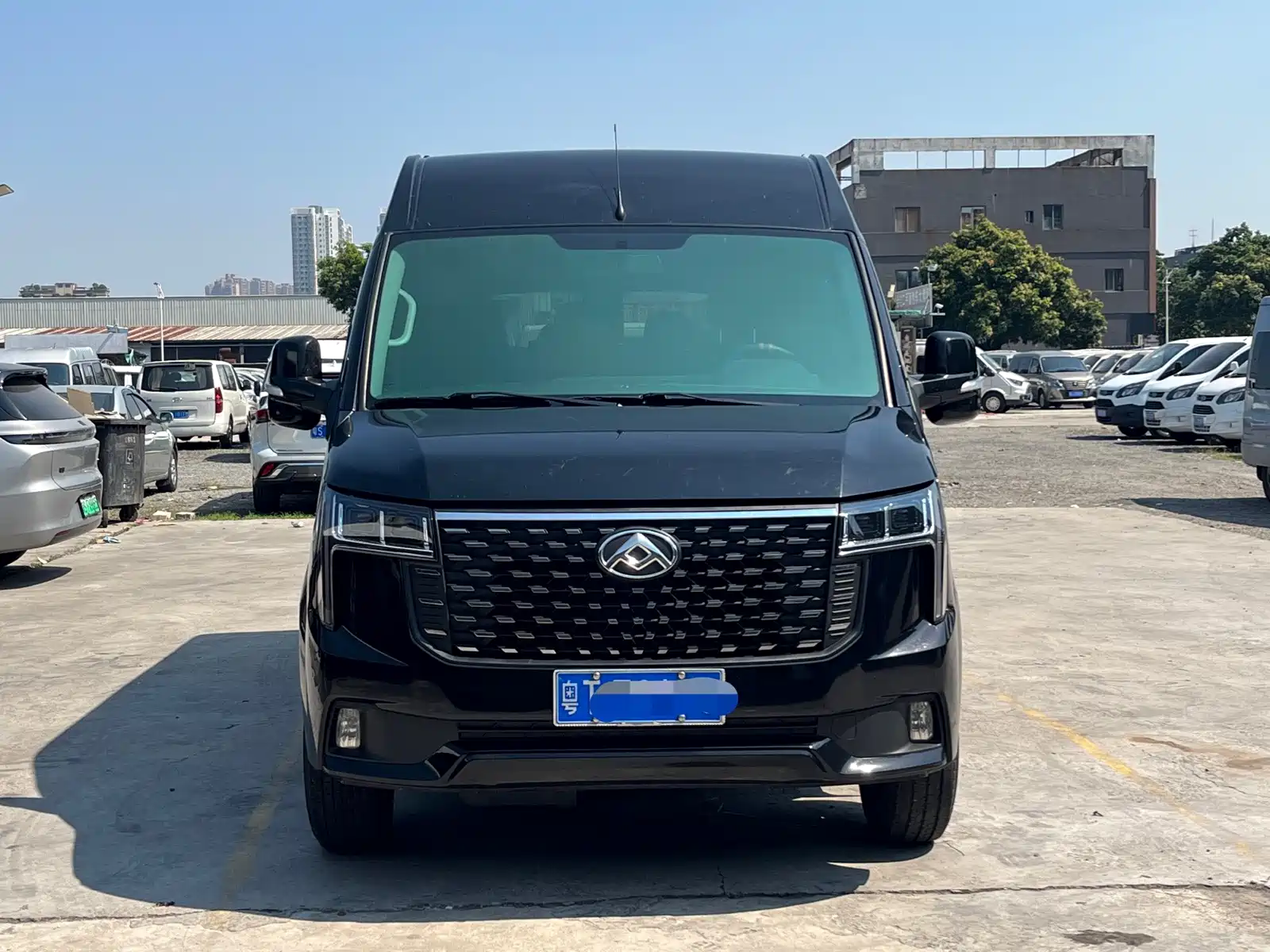 Photo 2 - Maxus Xintu V80